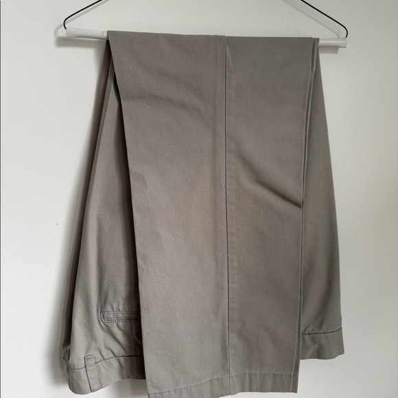 Tommy Hilfiger custom fit coupe sur mesure grey chino pants - 40W x 30L - Picture 2 of 3